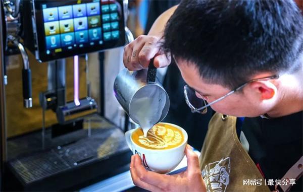 士以客户为中心引领咖啡设备行业变革PG麻将胡了商用咖啡机迭代加速咖博(图3)