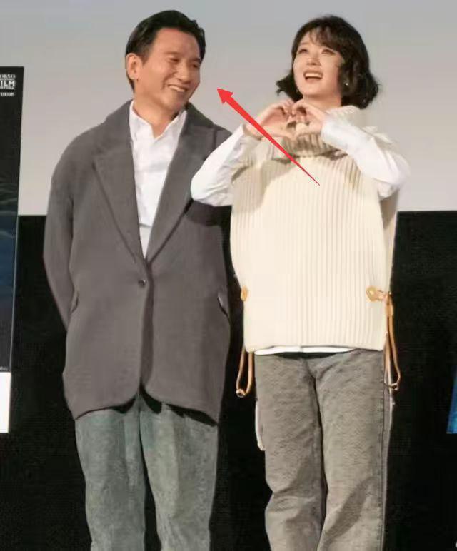 !带儿子郊游疑似赵德胤陪同双方均未回应麻